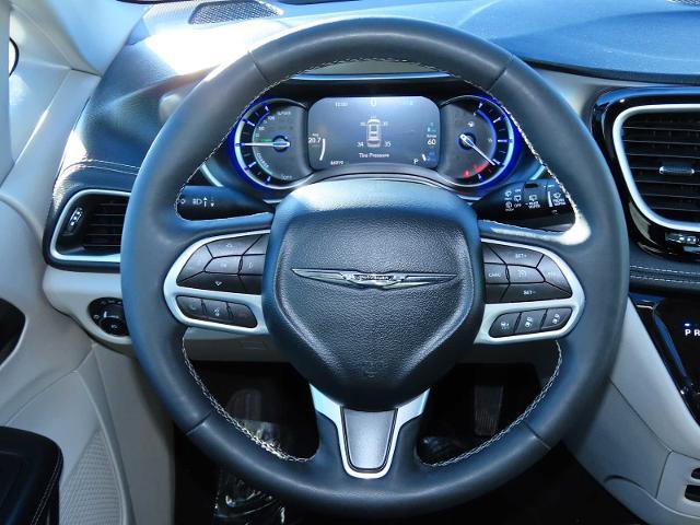Used 2024 Chrysler Pacifica Select image 26