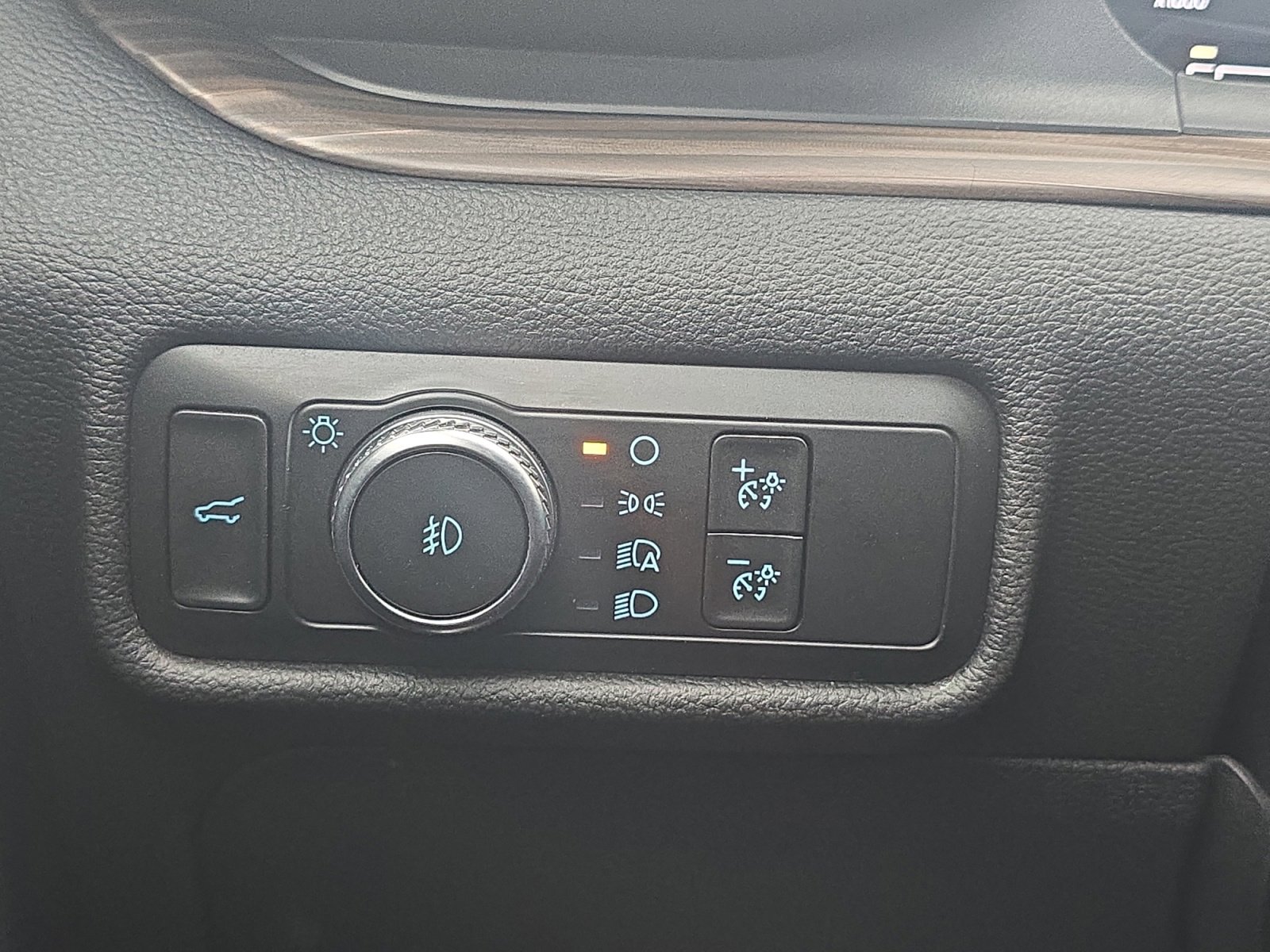 Used 2020 Ford Explorer Limited image 22