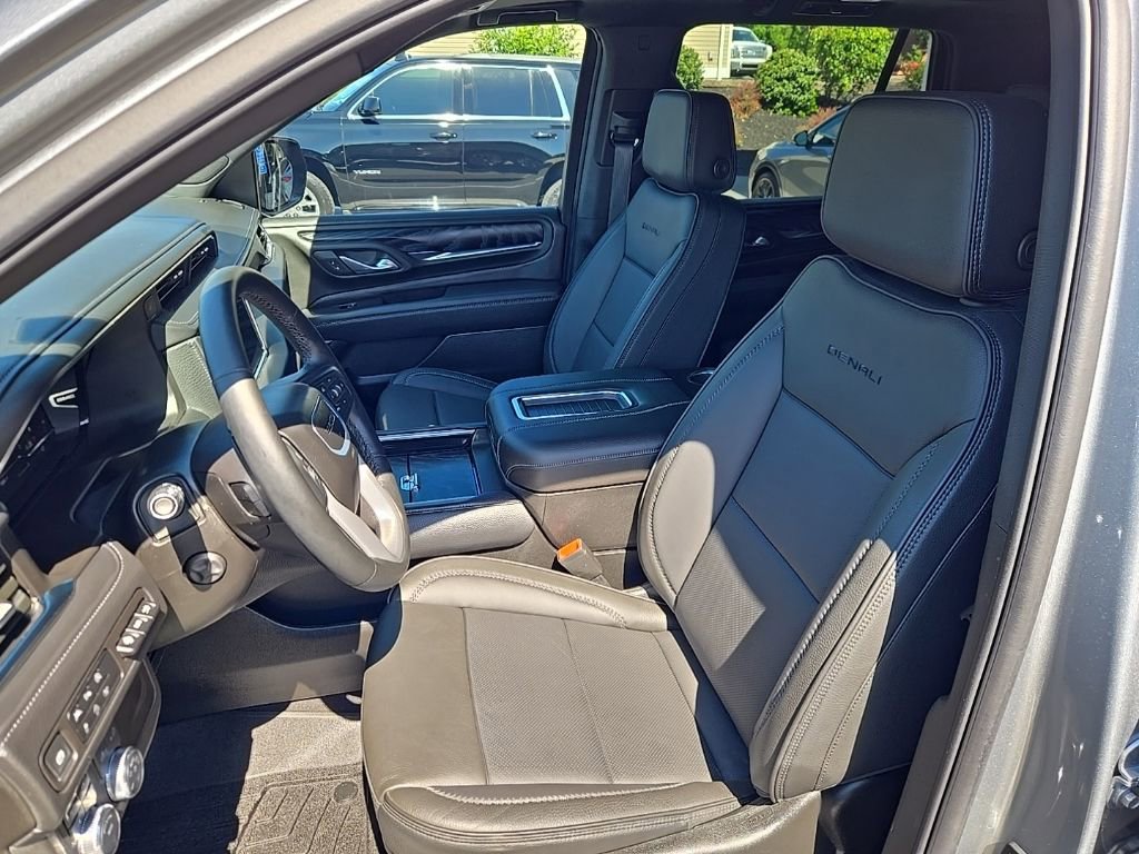 Used 2024 GMC Yukon Denali AWD/4WD image 14