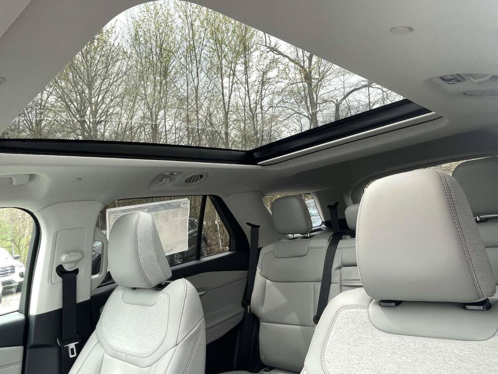 New 2026 Ford Explorer Active w/ Active Comfort Package AWD/4WD image 5