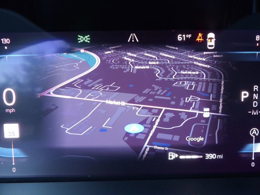 Certified 2024 Volvo XC40 B5 Plus w/ Protection Package Premier image 21