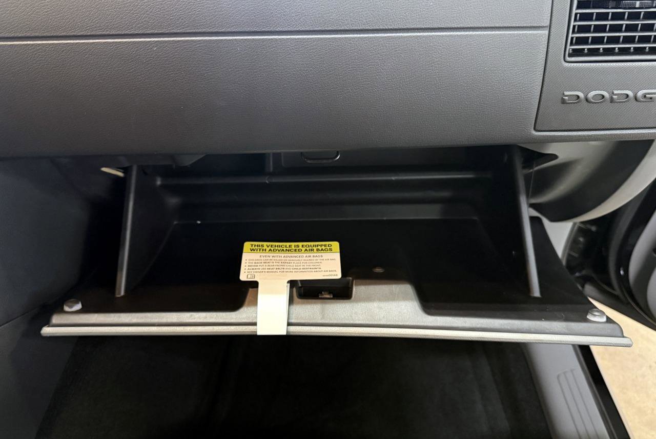 Used 2005 Dodge Magnum R/T RWD image 86