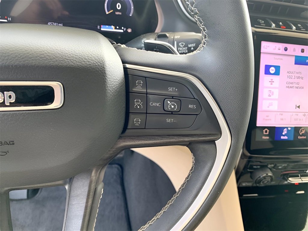 Used 2023 Jeep Grand Cherokee Limited image 34