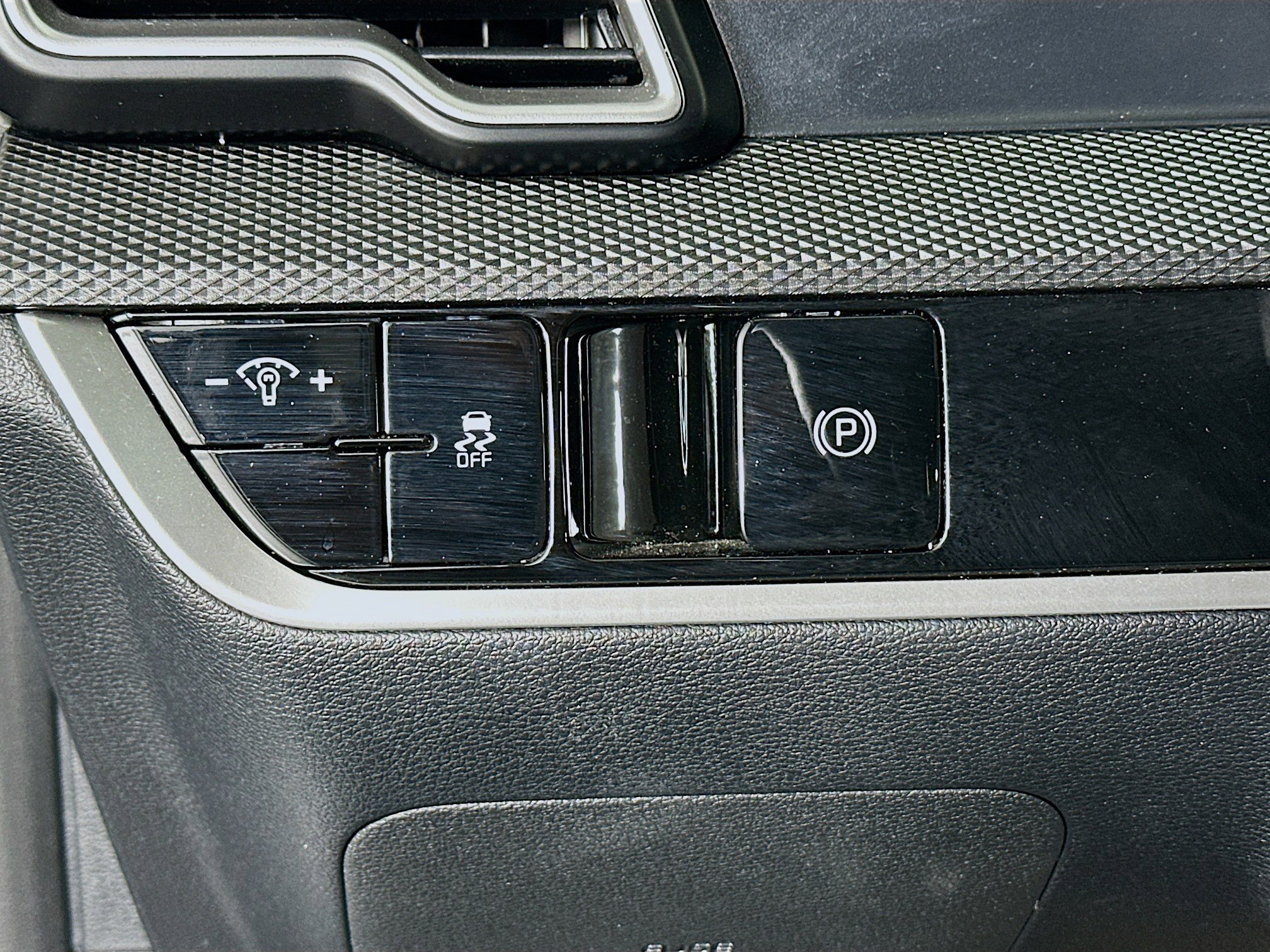 Used 2025 Kia Sportage LX image 17