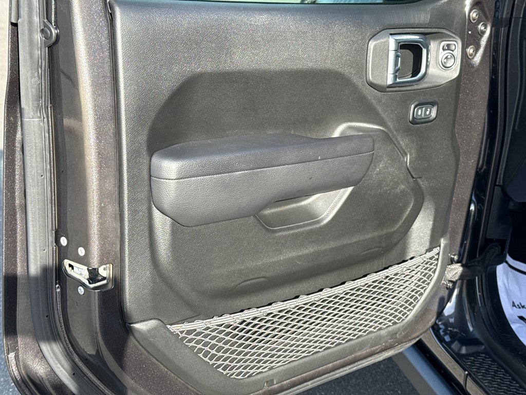 Used 2023 Jeep Gladiator Willys image 10