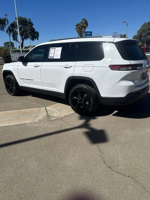 Used 2023 Jeep Grand Cherokee L Laredo RWD image 3