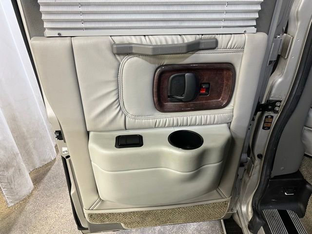 Used 2008 GMC Savana 1500 AWD w/ Preferred Equipment Group image 28