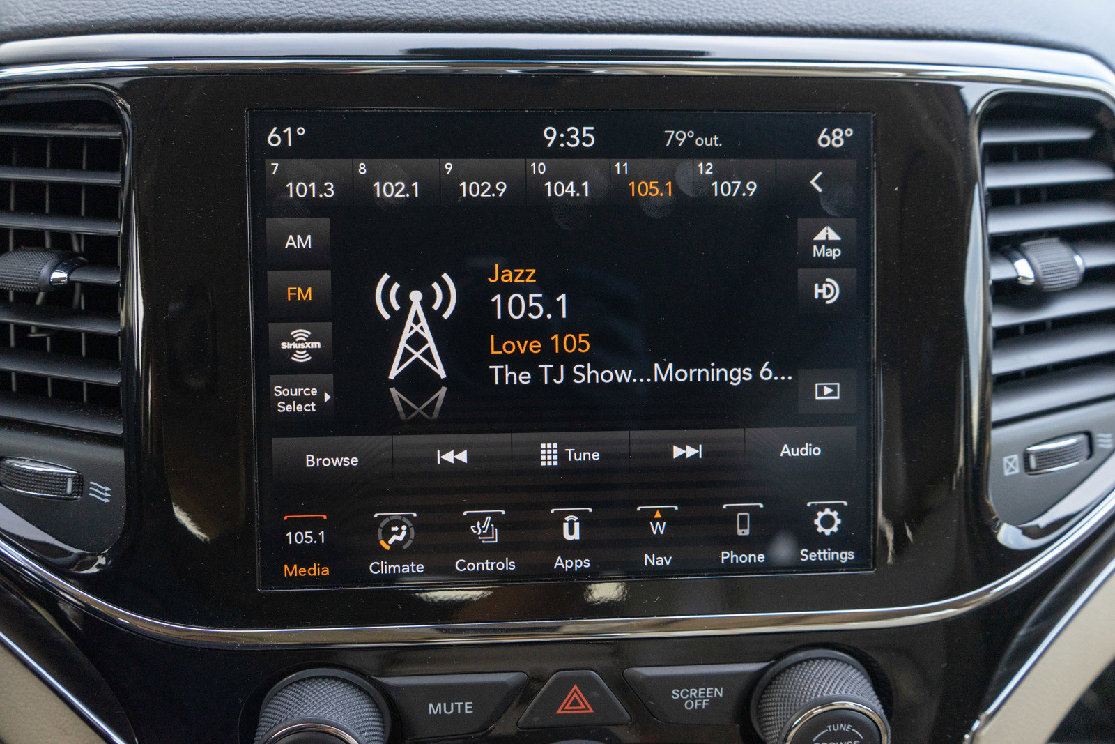 Used 2021 Jeep Grand Cherokee Limited w/ Luxury Group II AWD/4WD image 17