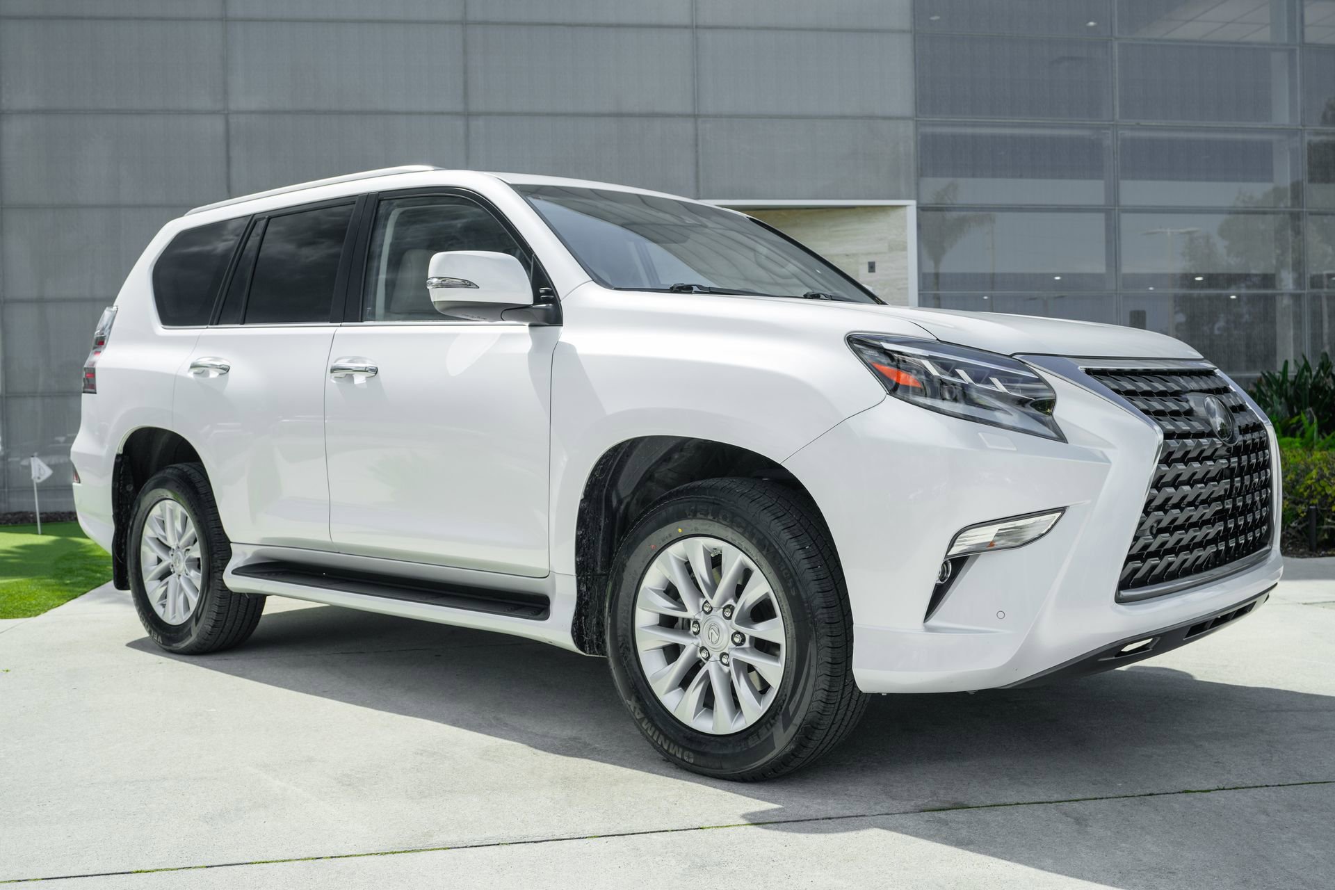 Used 2023 Lexus GX 460 Premium image 3