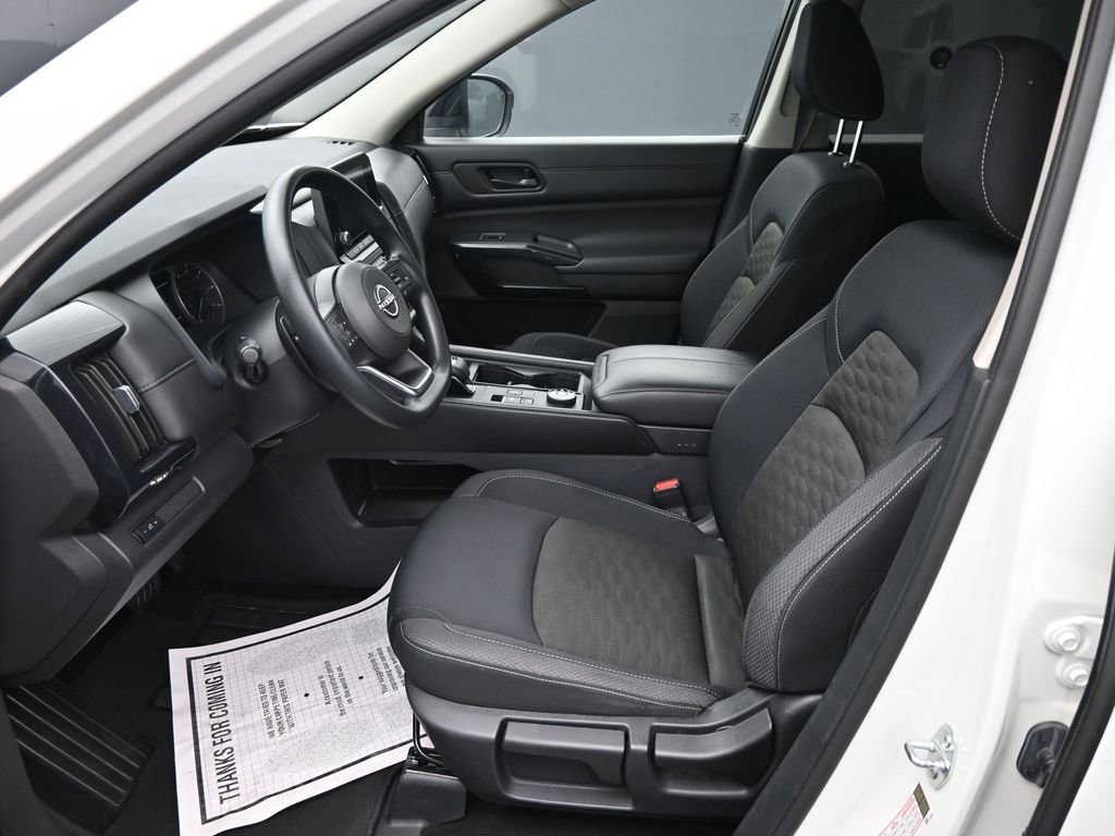 Used 2024 Nissan Pathfinder S image 11