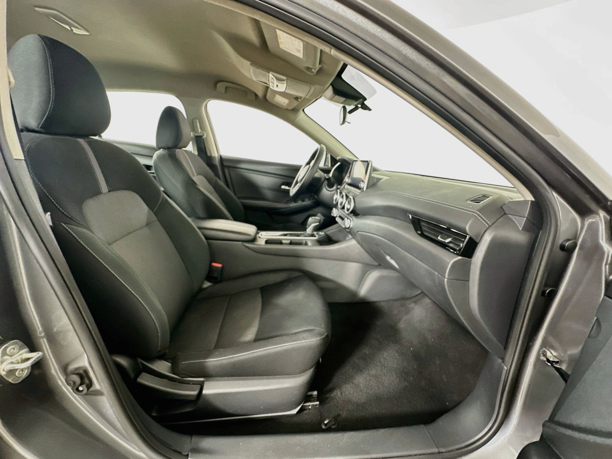 Used 2025 Nissan Sentra SV FWD image 29