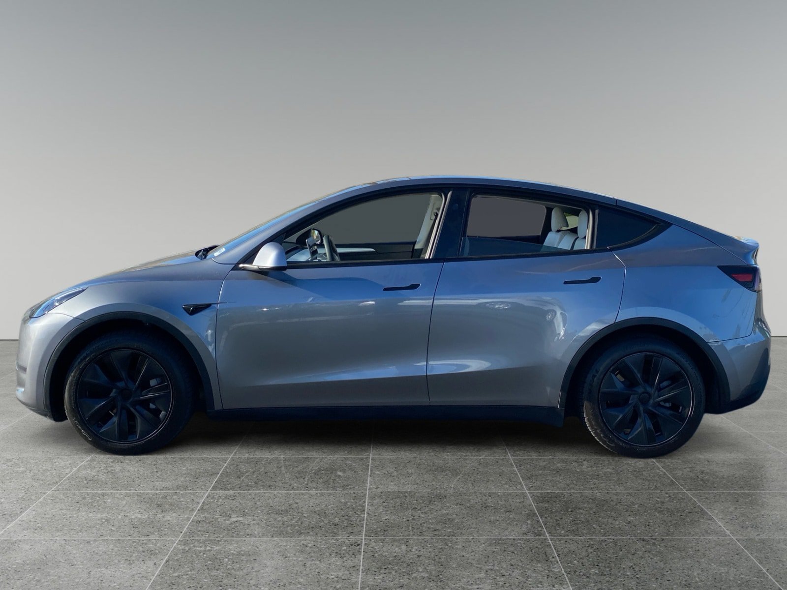 Used 2024 Tesla Model Y Long Range AWD/4WD image 2