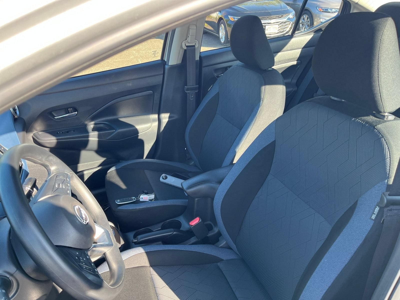 Used 2025 Nissan Versa SV FWD image 30