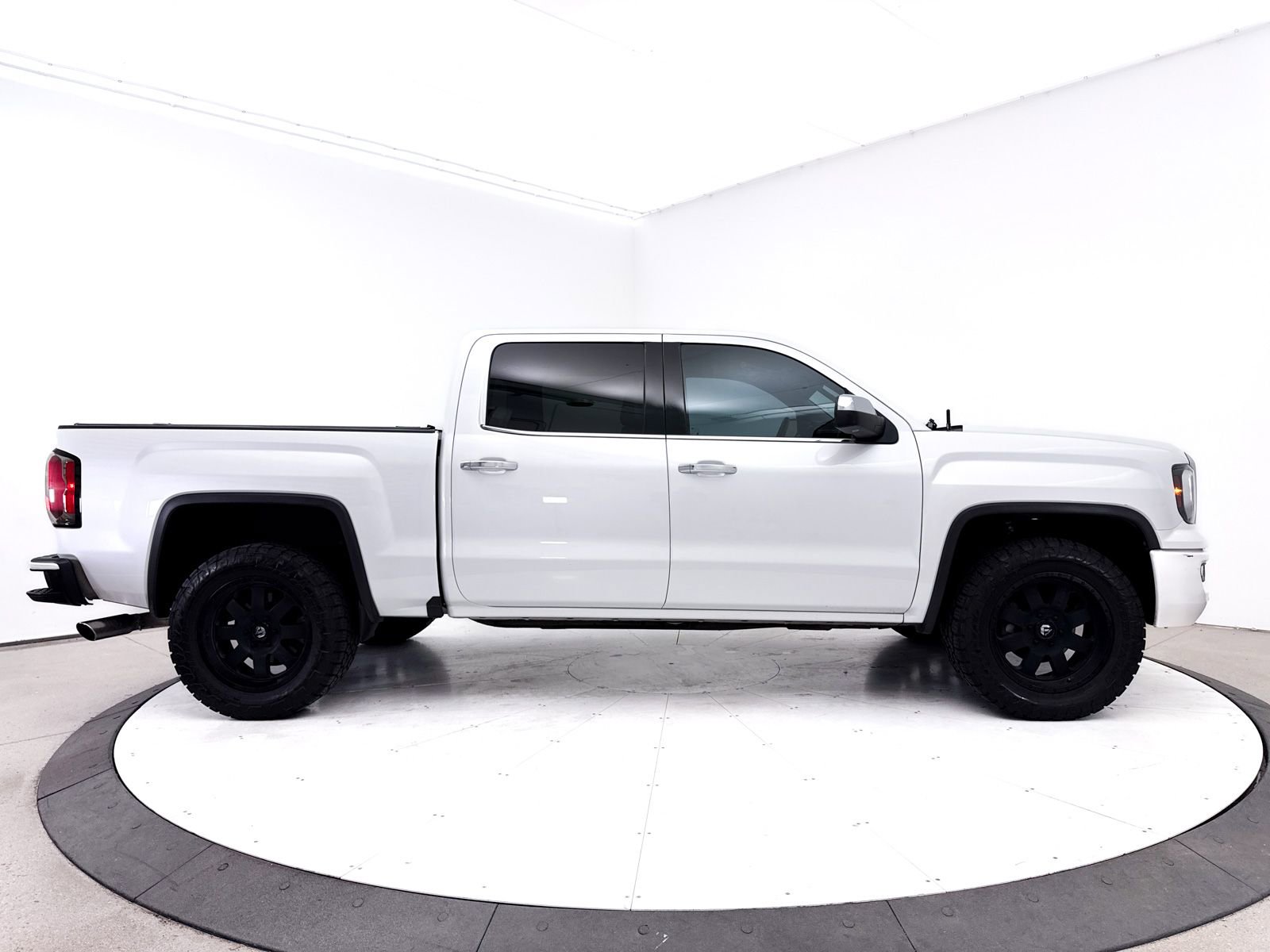 Used 2018 GMC Sierra 1500 Denali AWD/4WD image 37