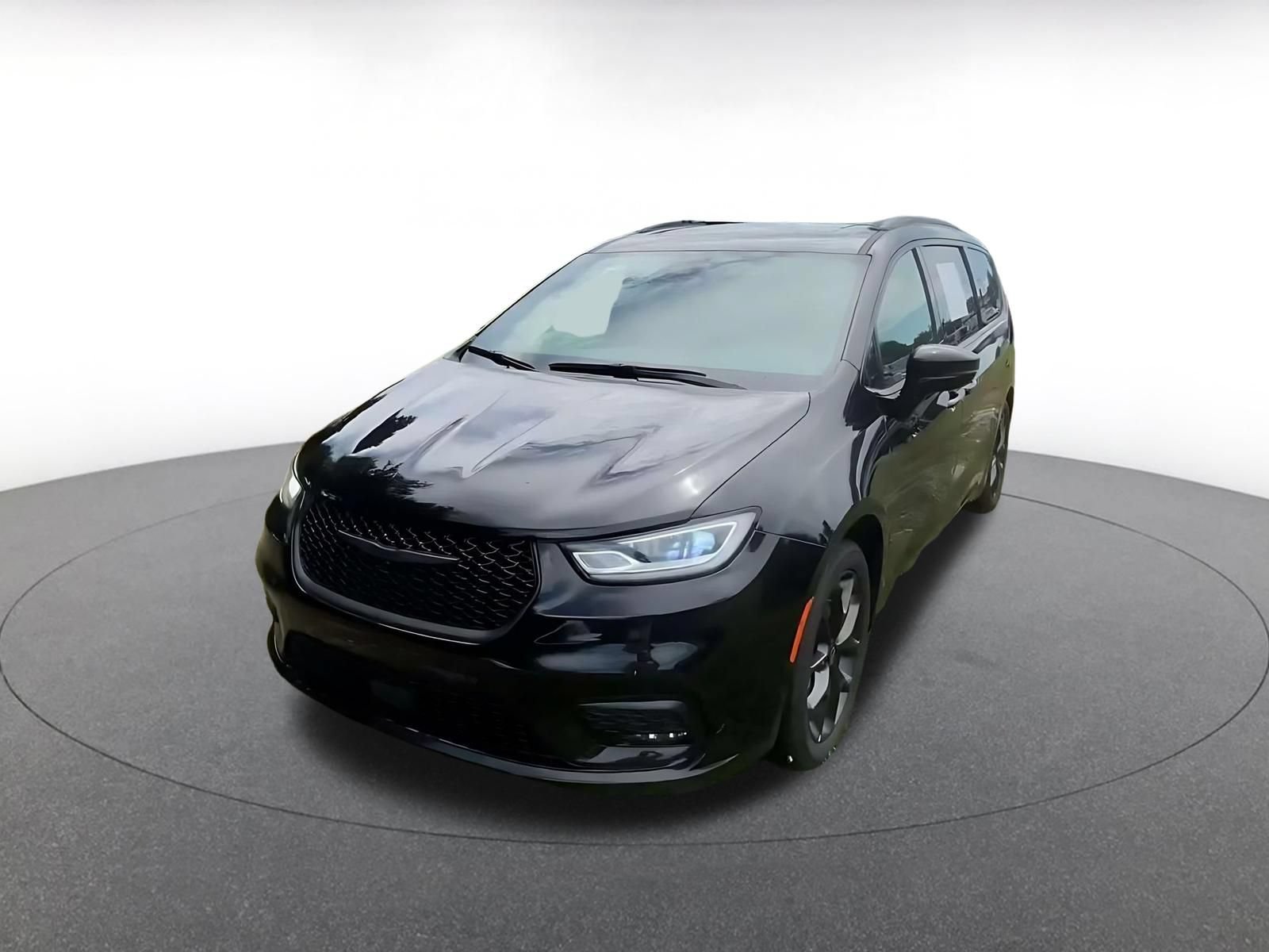 Used 2025 Chrysler Pacifica Limited FWD image 6