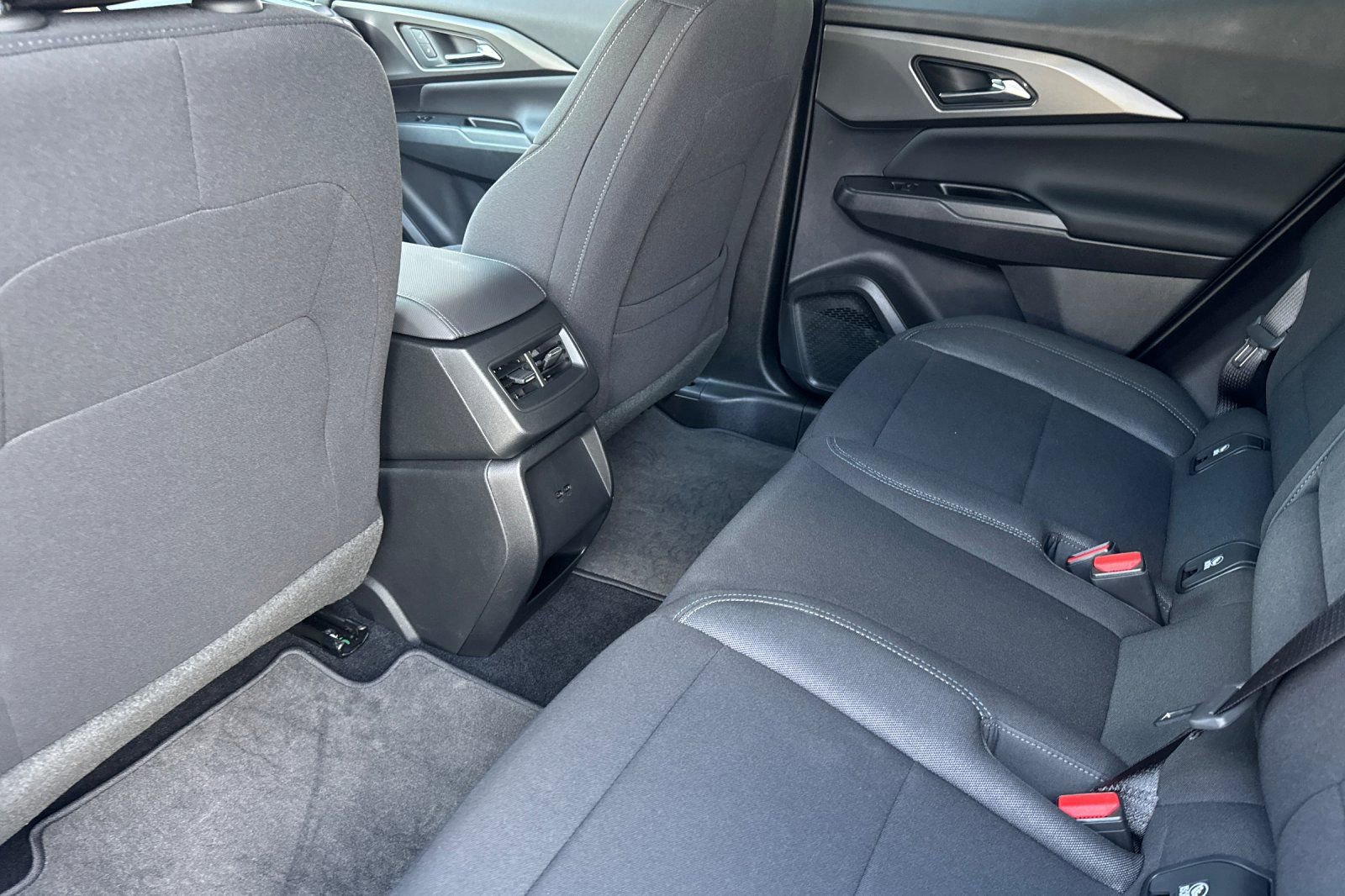 Used 2026 Chevrolet Equinox EV LT w/ Comfort Package image 15