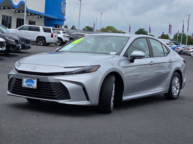 Used 2025 Toyota Camry LE image 8