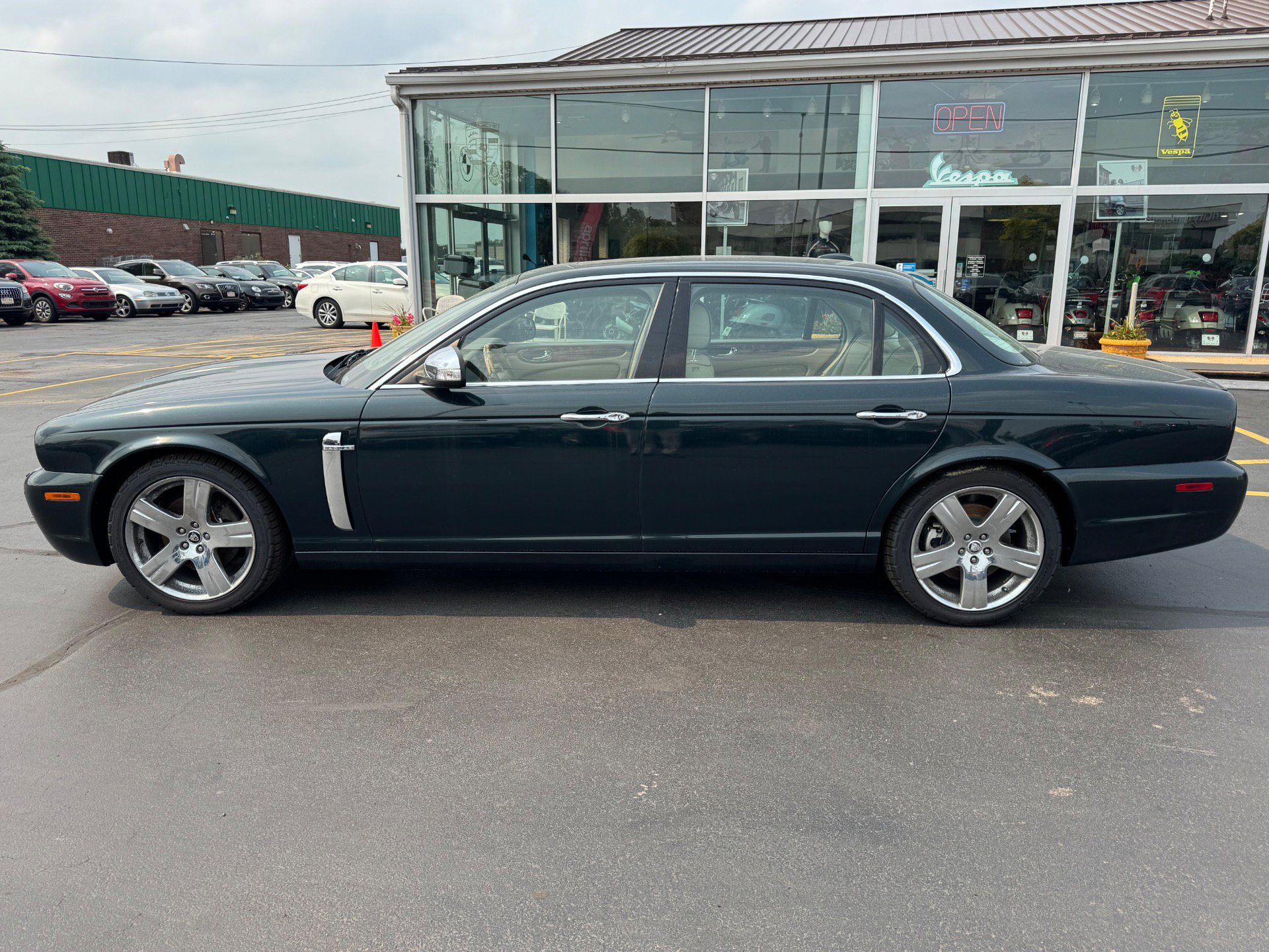 Used 2008 Jaguar XJ8 L image 5