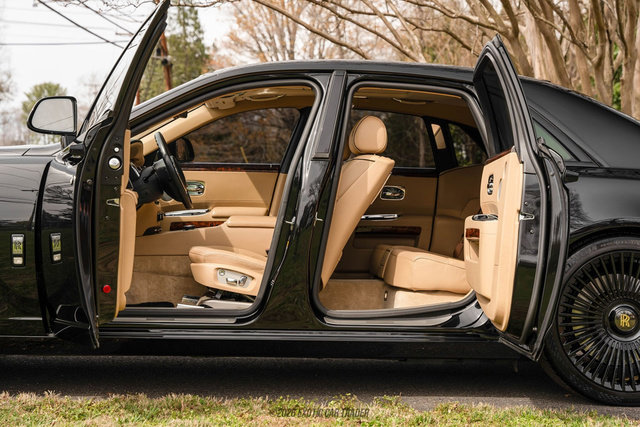 Used 2014 Rolls-Royce Ghost image 28