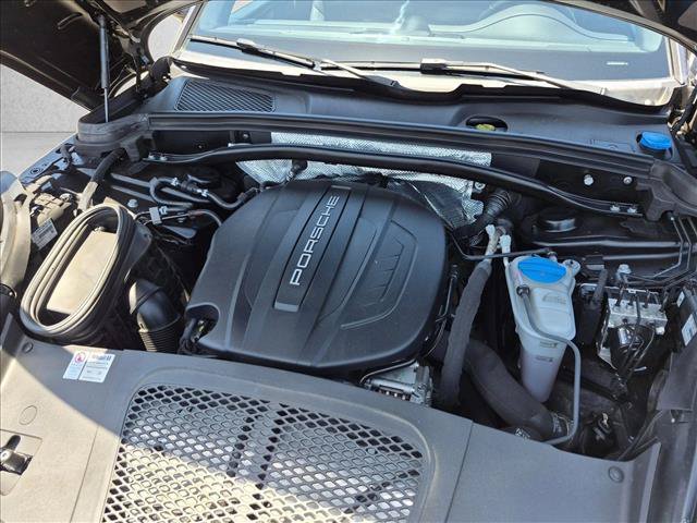 Used 2018 Porsche Macan AWD/4WD image 22