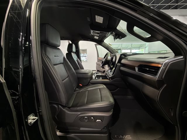 Used 2025 GMC Yukon Denali AWD/4WD image 13