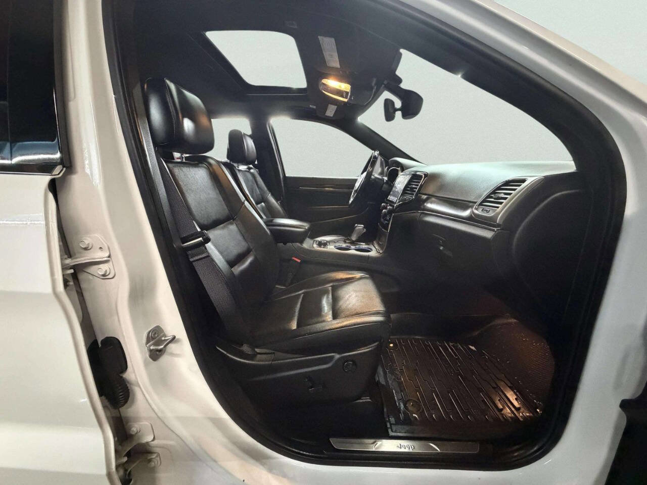 Used 2021 Jeep Grand Cherokee Limited image 30