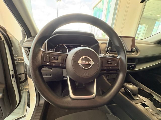 Used 2024 Nissan Rogue S AWD/4WD image 18
