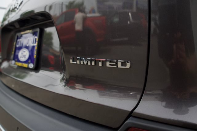 Used 2022 Jeep Cherokee Limited AWD/4WD image 12