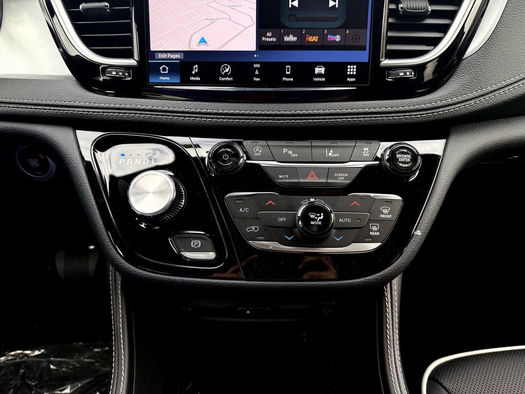 New 2026 Chrysler Pacifica Limited w/ Uconnect Theater Family Group FWD image 23