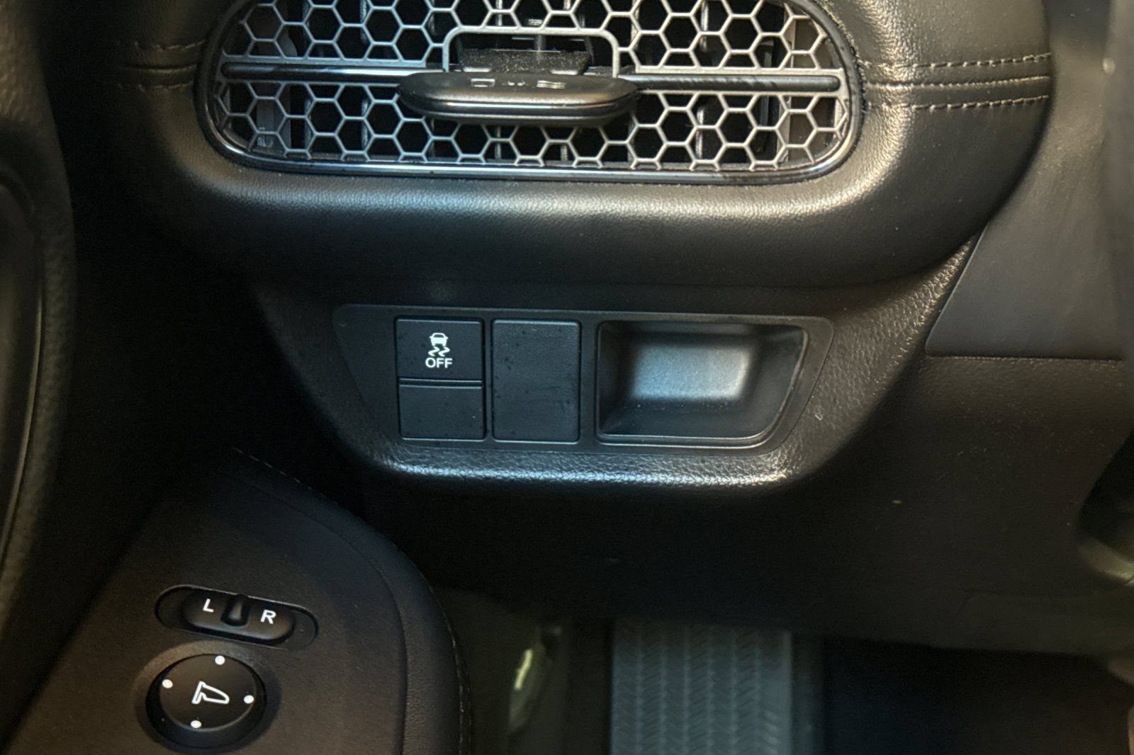 Used 2023 Honda HR-V LX image 36
