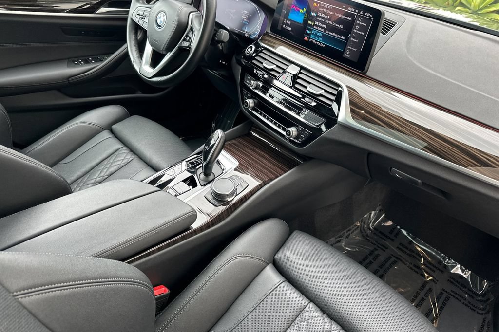 Used 2023 BMW 530e w/ Premium Package RWD image 16