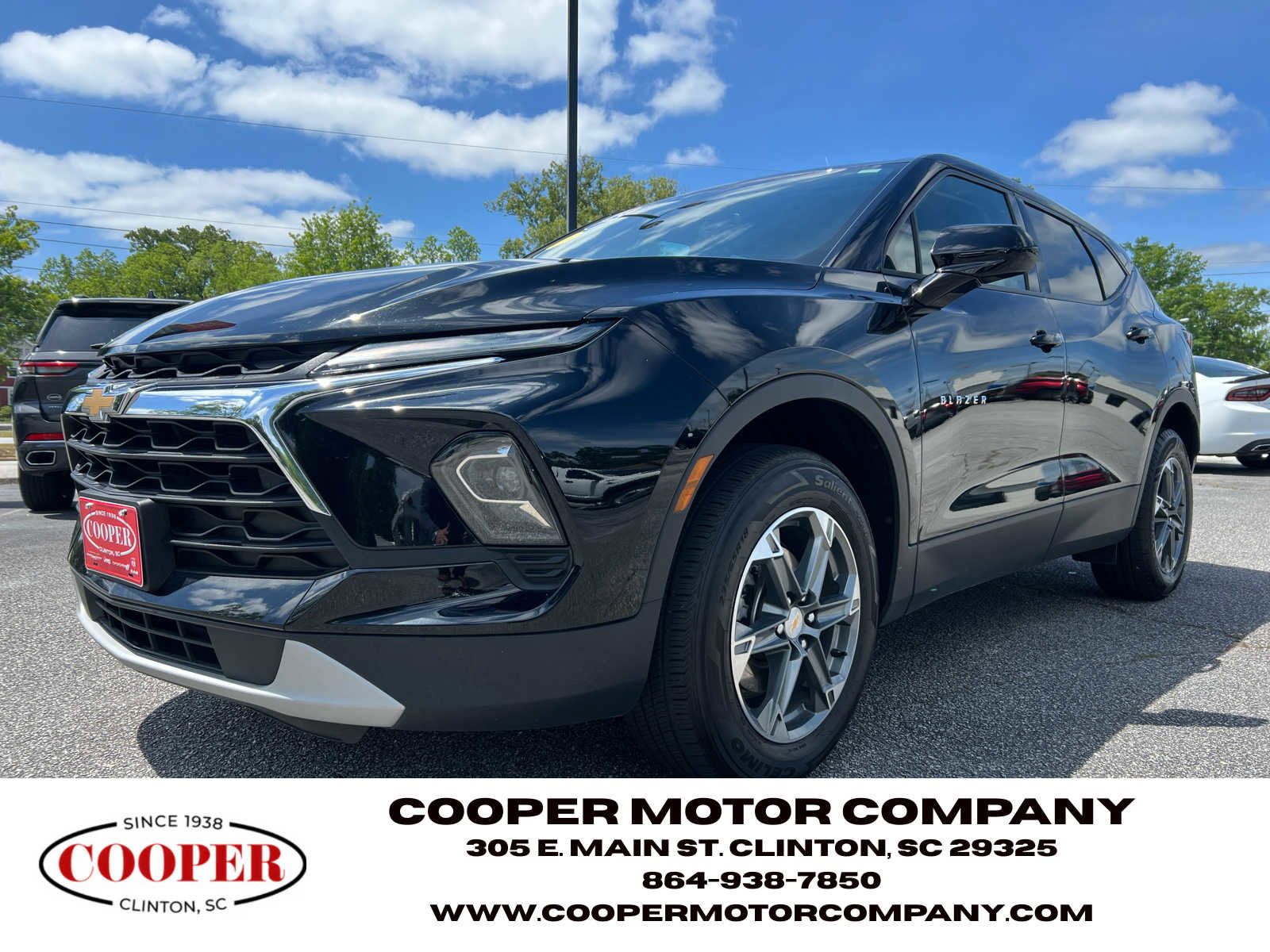 Used 2025 Chevrolet Blazer LT FWD image 1