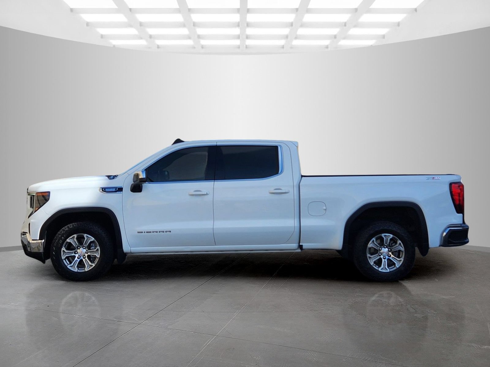 Used 2023 GMC Sierra 1500 SLE w/ X31 Off-Road Package AWD/4WD image 4