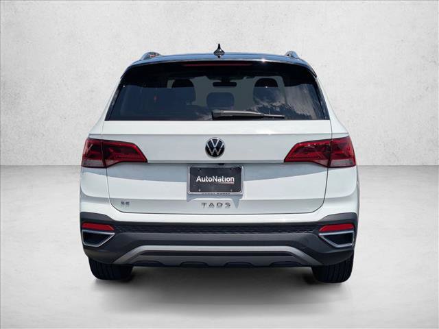 Used 2024 Volkswagen Taos SE w/ Panoramic Sunroof Package FWD image 7