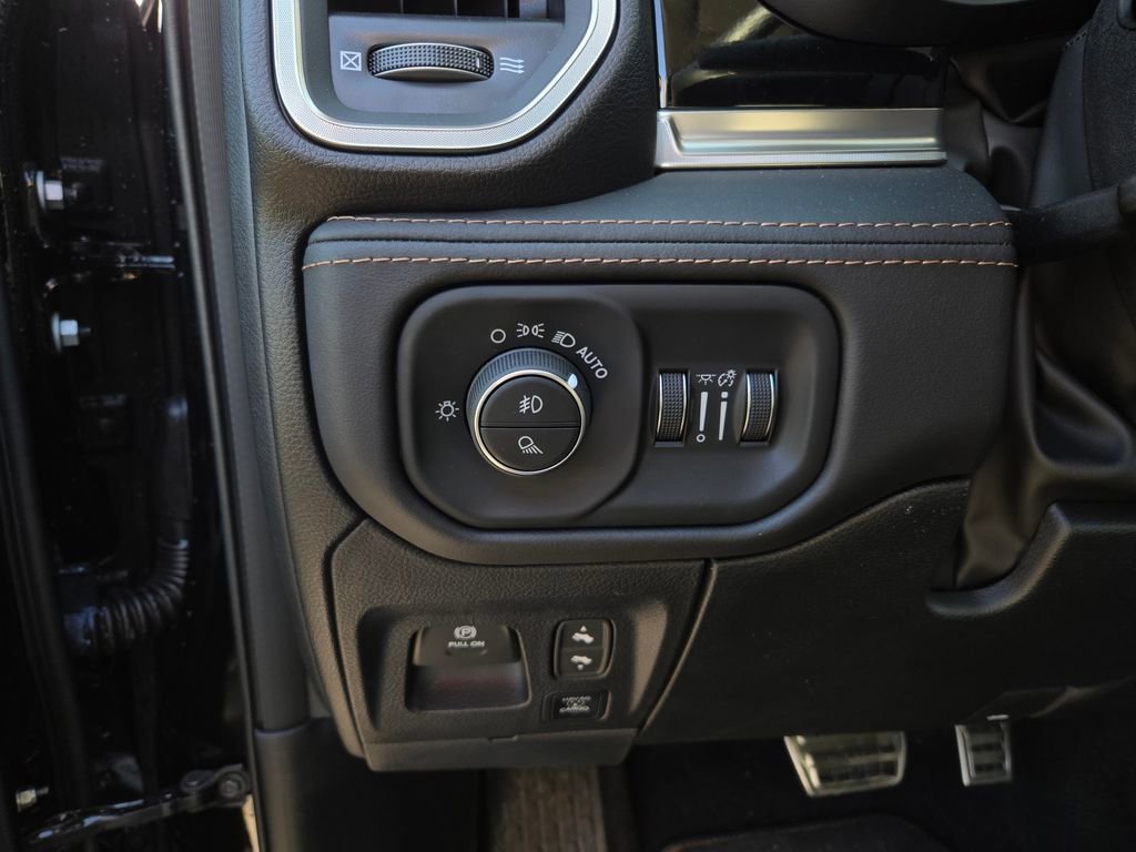 Used 2026 RAM 1500 Tungsten AWD/4WD image 16