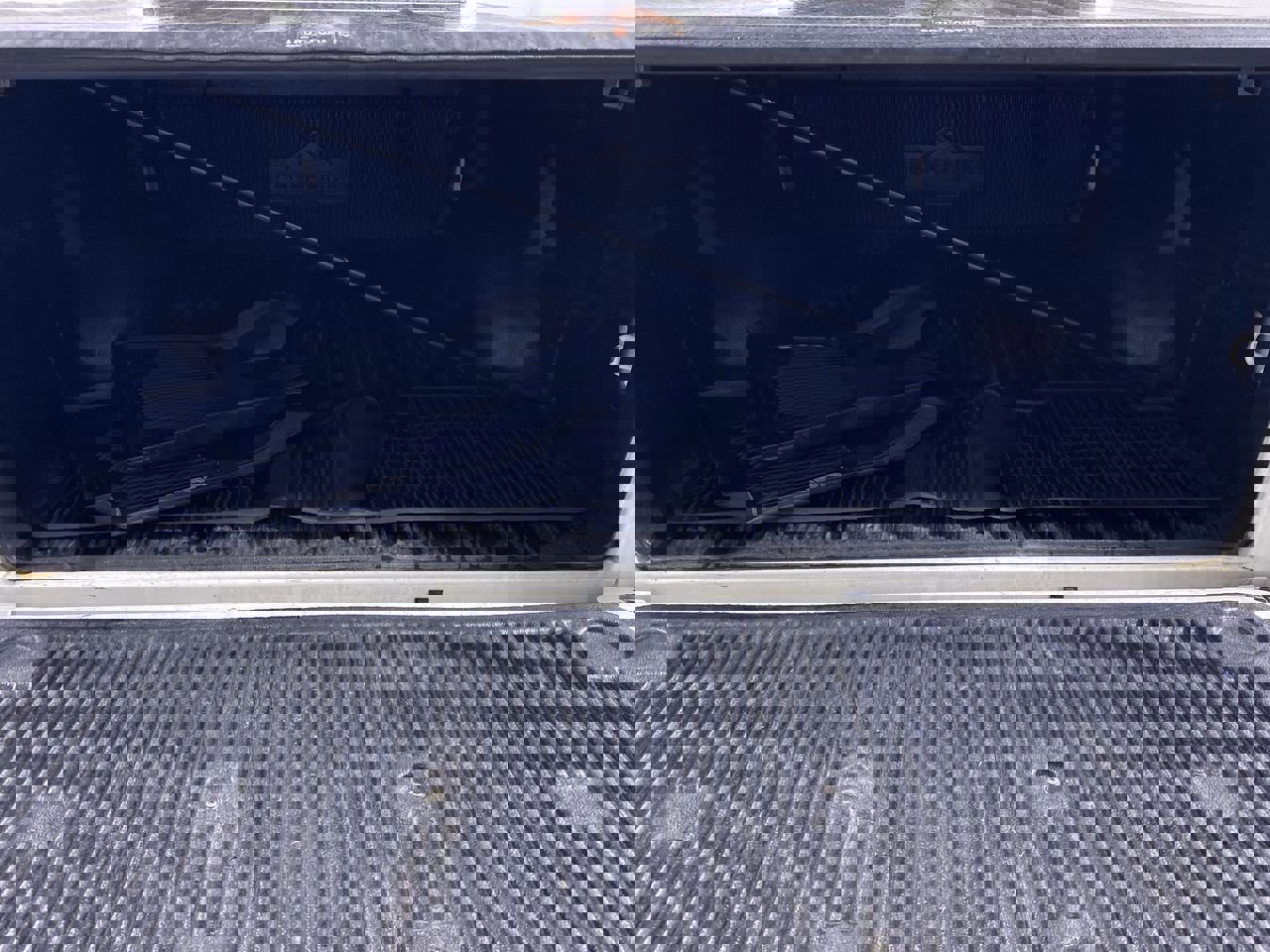 Used 2017 Toyota Tundra SR5 w/ SR5 Upgrade Package AWD/4WD image 12