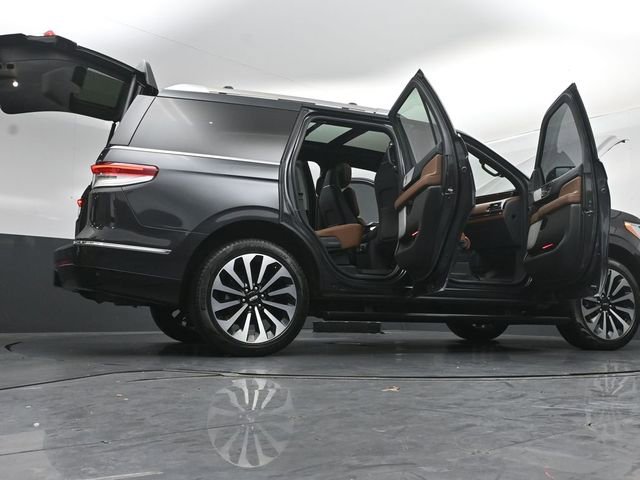 Used 2023 Lincoln Navigator Reserve AWD/4WD image 52