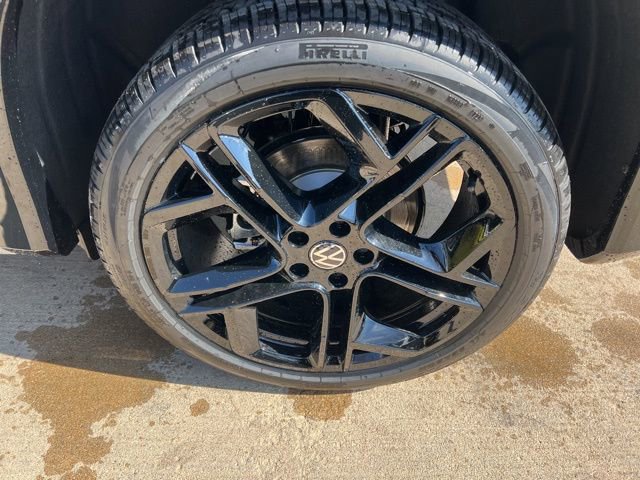 New 2026 Volkswagen Tiguan SE R-Line image 11