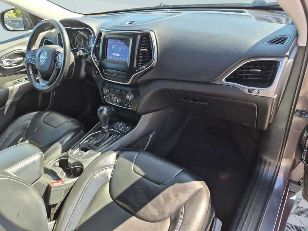 Used 2019 Jeep Cherokee Latitude Plus FWD image 29