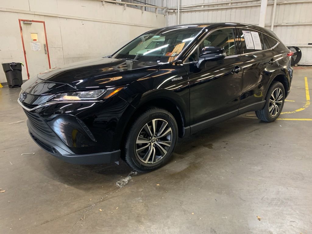 Used 2021 Toyota Venza LE image 2