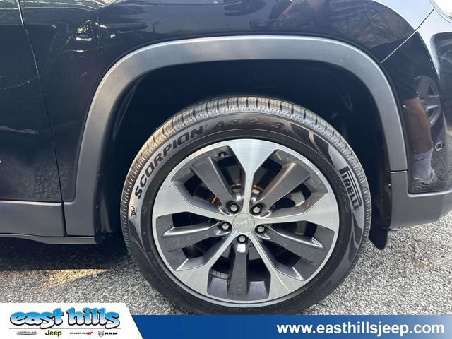Certified 2022 Jeep Cherokee Limited w/ Elite Package AWD/4WD image 4