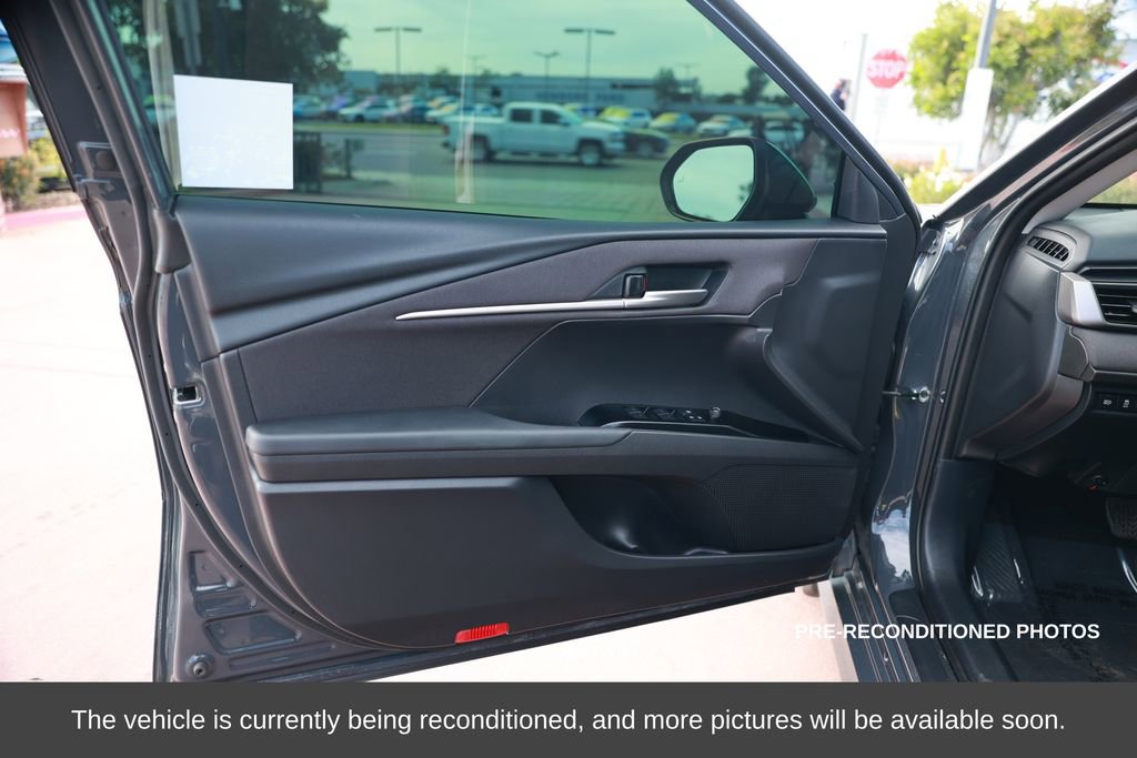 Used 2025 Toyota Camry LE w/ Convenience Package image 16