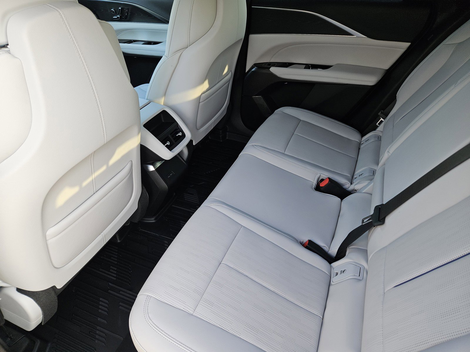 New 2026 Cadillac Lyriq Sport w/ LPO, Floor Liner Package image 20