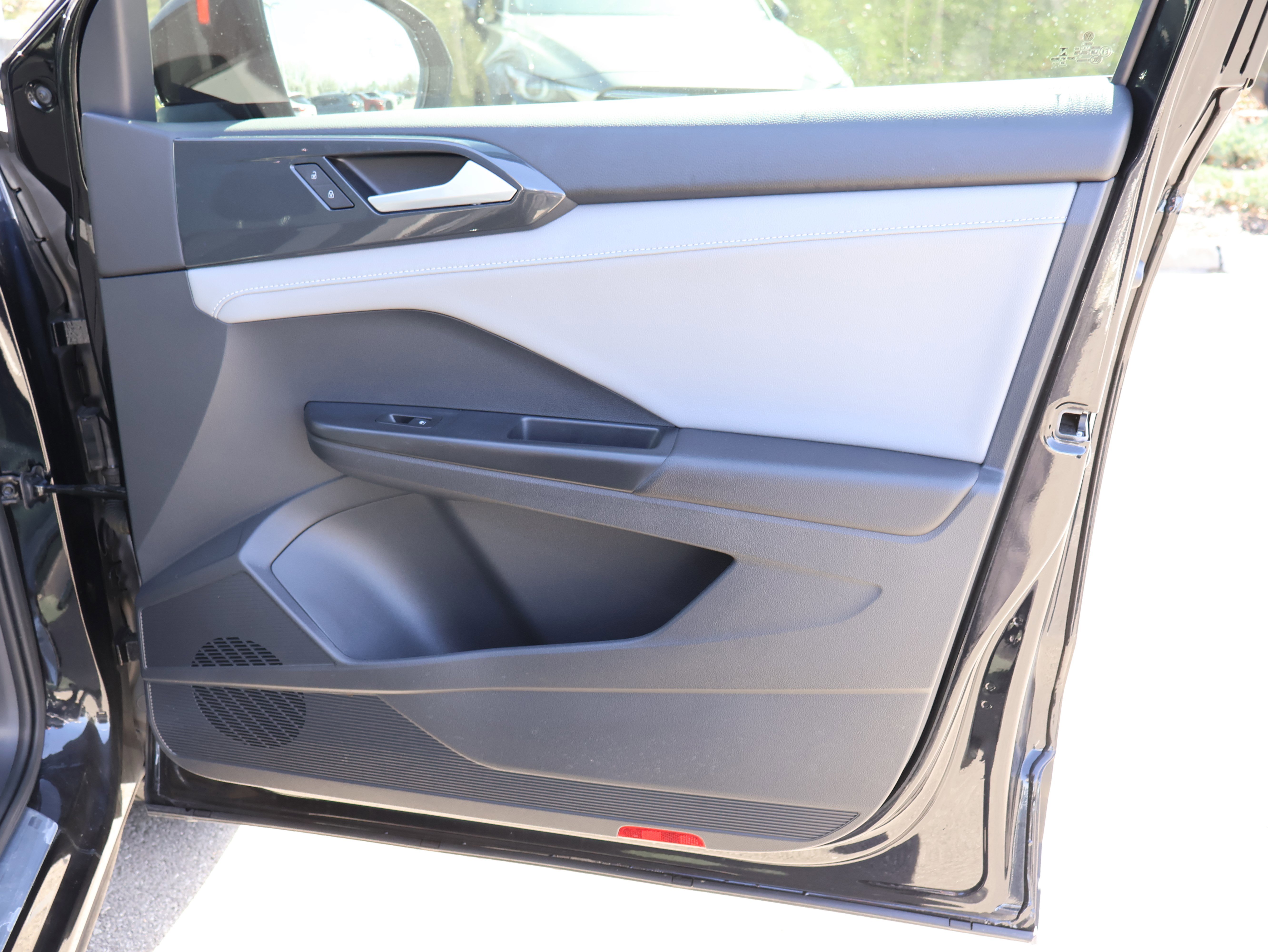 Used 2023 Volkswagen Taos SEL image 10