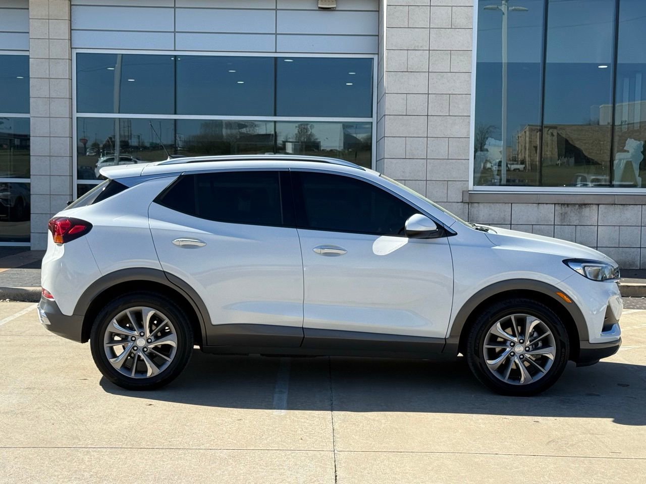 Used 2023 Buick Encore GX Essence w/ Experience Buick Package image 7