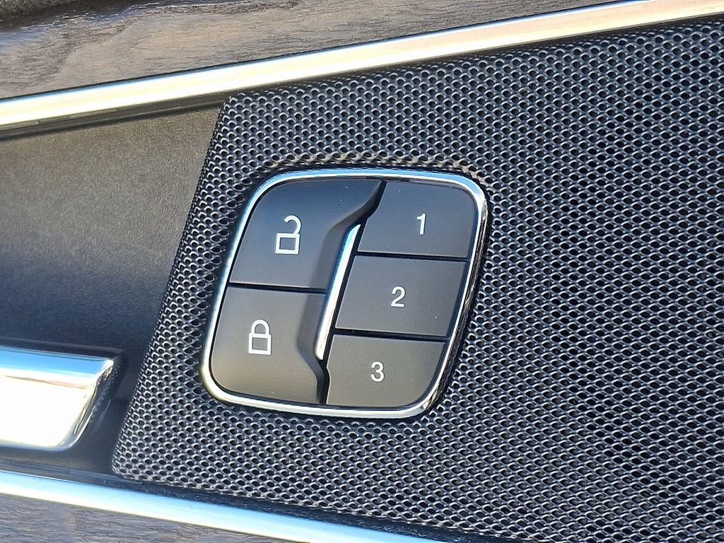 Used 2020 Lincoln Nautilus Reserve w/ Cargo Utility Package image 25