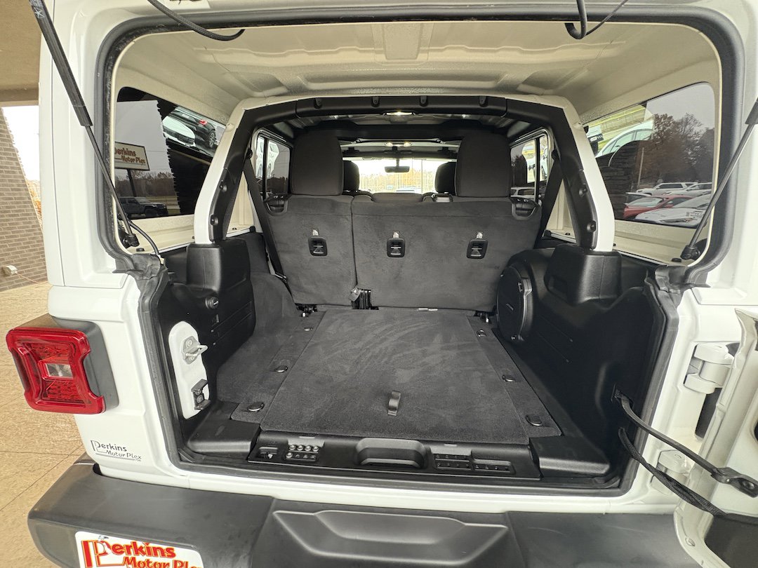 Used 2021 Jeep Wrangler Unlimited Sahara image 35