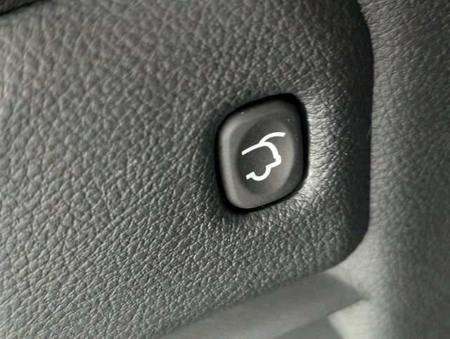Used 2021 Dodge Durango SRT w/ Trailer Tow Group IV AWD/4WD image 32
