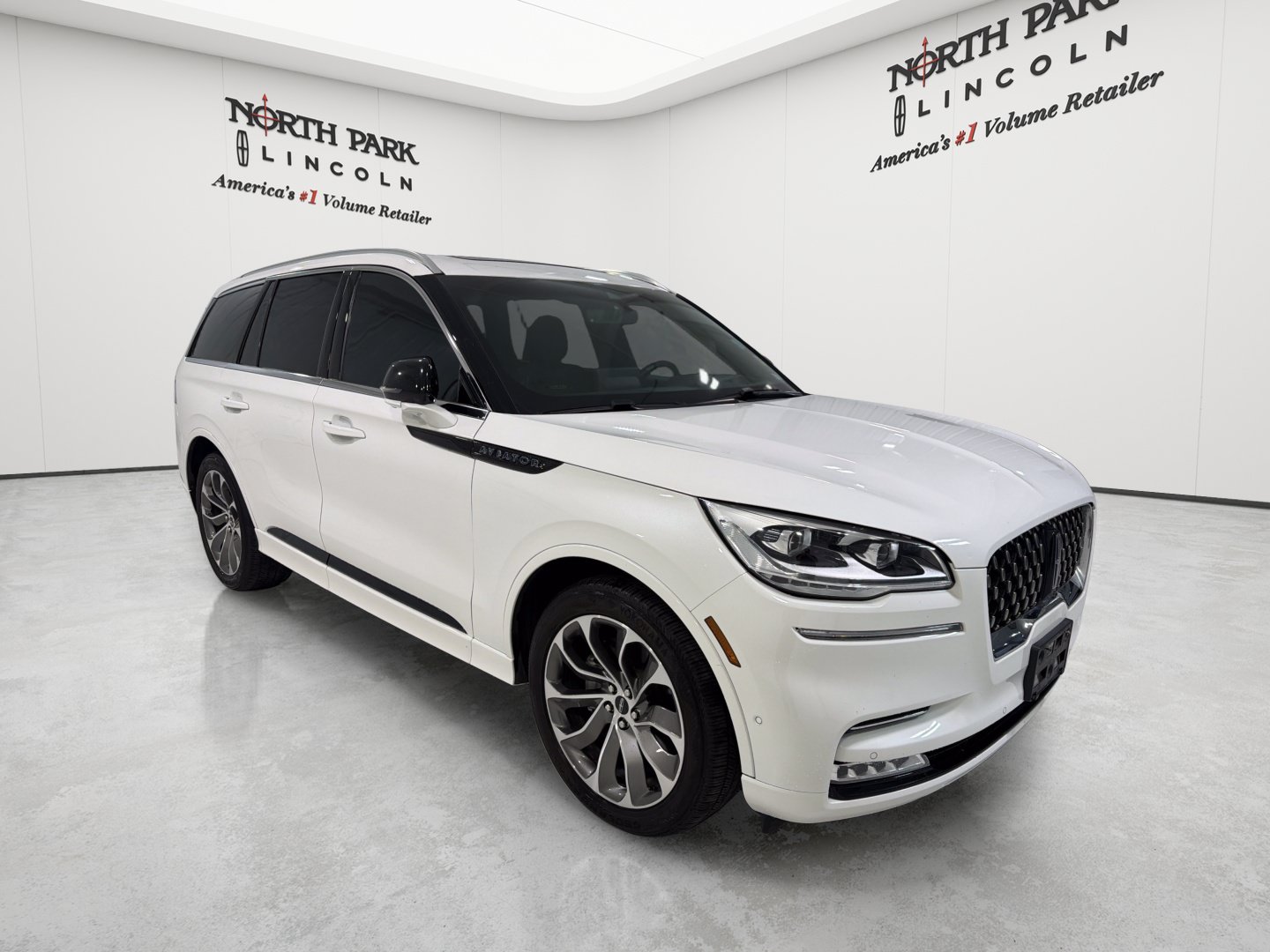 Used 2020 Lincoln Aviator Grand Touring w/ Equipment Group 302A AWD/4WD image 7