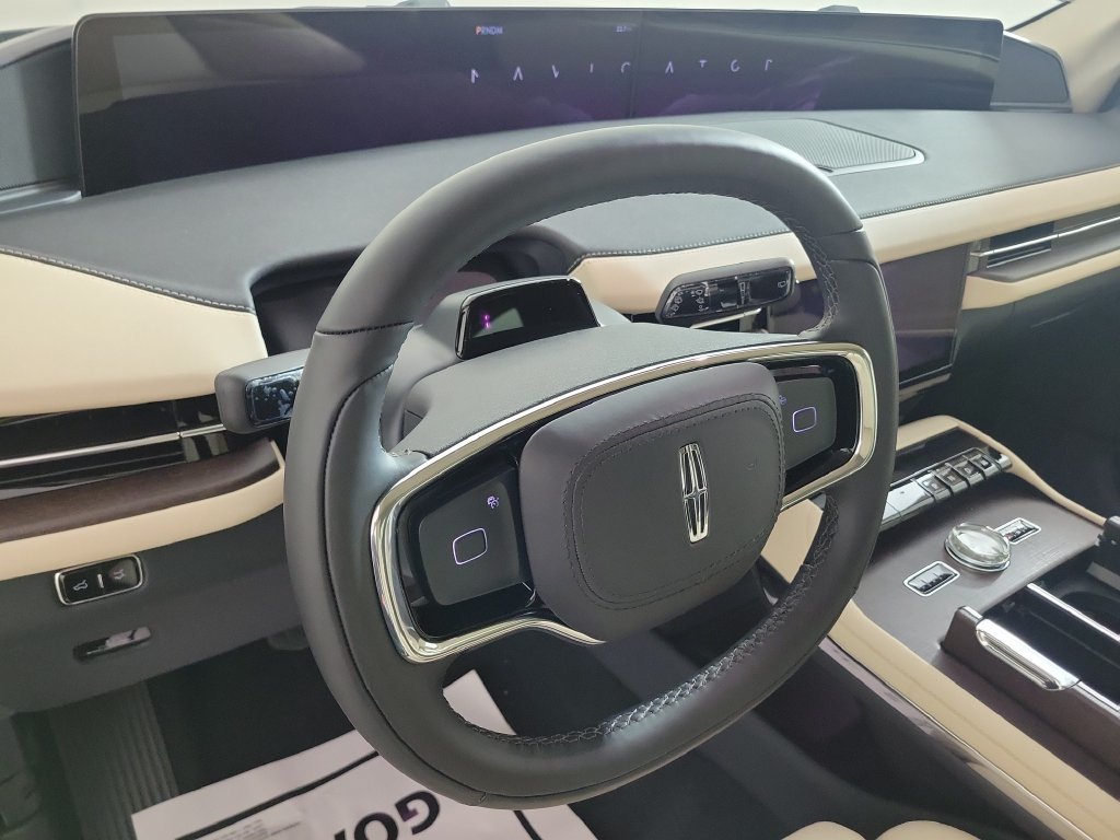 New 2027 Lincoln Navigator Premiere RWD image 17